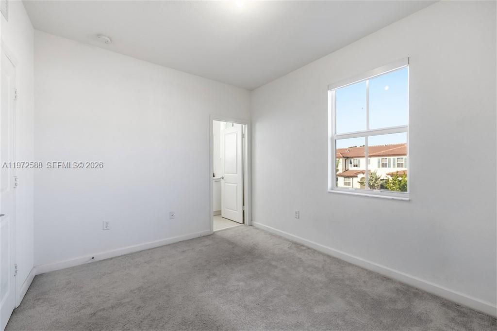 For Sale: $519,900 (3 beds, 3 baths, 1328 Square Feet)