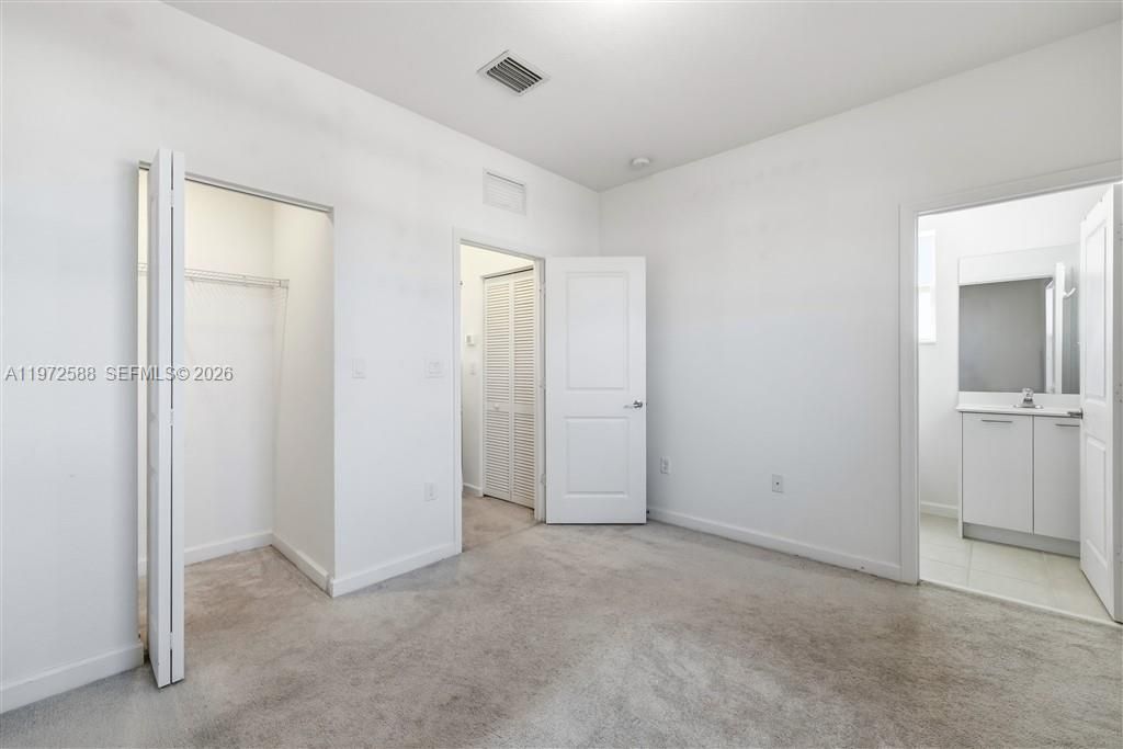 For Sale: $519,900 (3 beds, 3 baths, 1328 Square Feet)