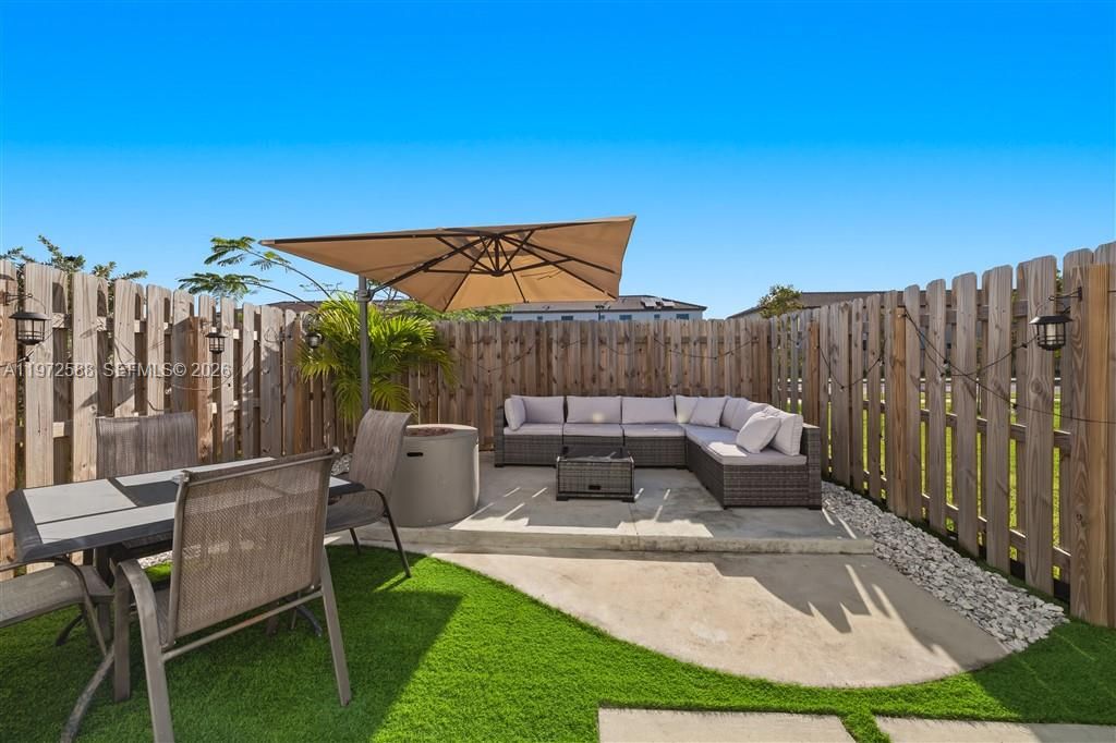For Sale: $519,900 (3 beds, 3 baths, 1328 Square Feet)