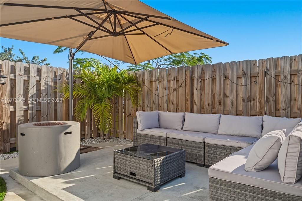 For Sale: $519,900 (3 beds, 3 baths, 1328 Square Feet)