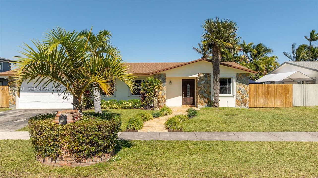 Activo con contrato: $749,000 (3 camas, 2 baños, 1660 Pies cuadrados)