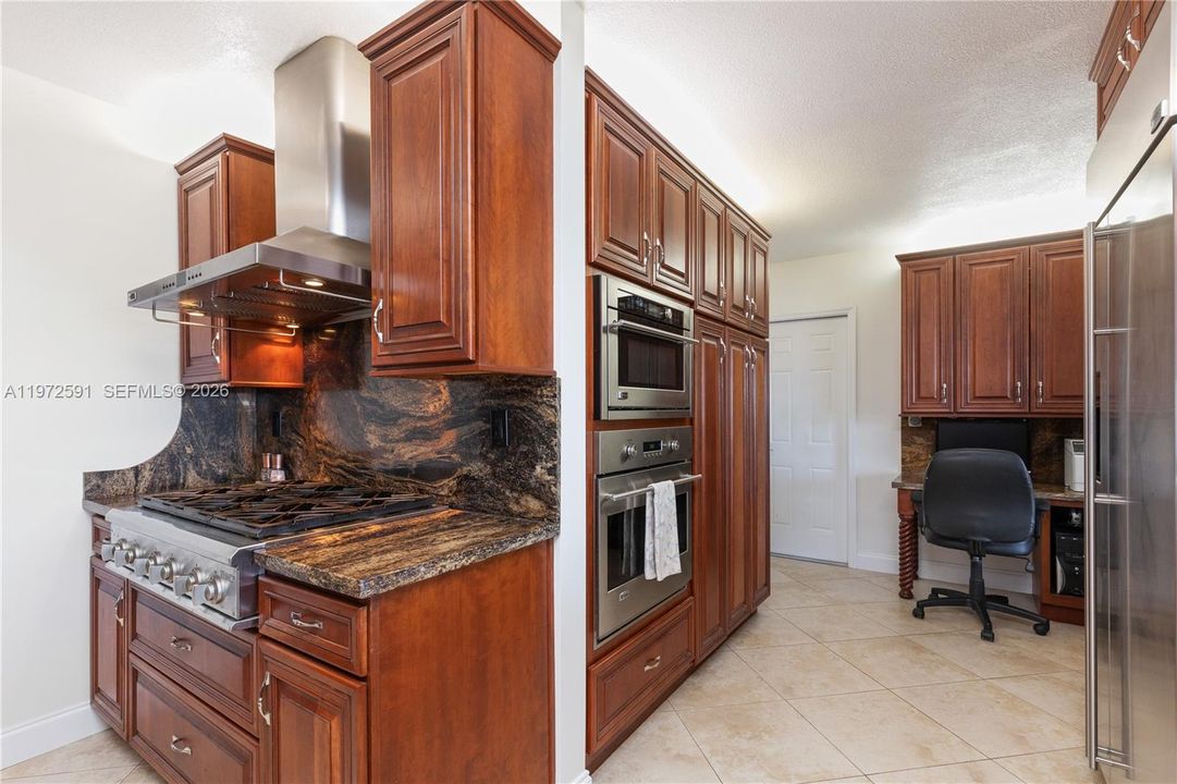 Activo con contrato: $749,000 (3 camas, 2 baños, 1660 Pies cuadrados)