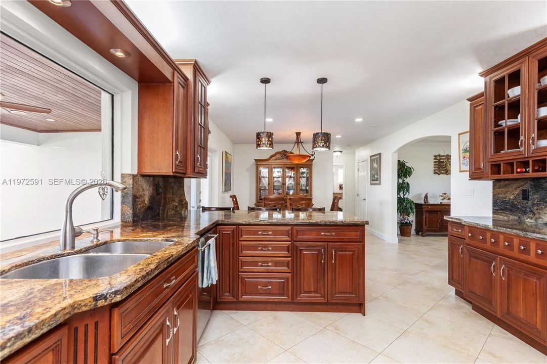Activo con contrato: $749,000 (3 camas, 2 baños, 1660 Pies cuadrados)