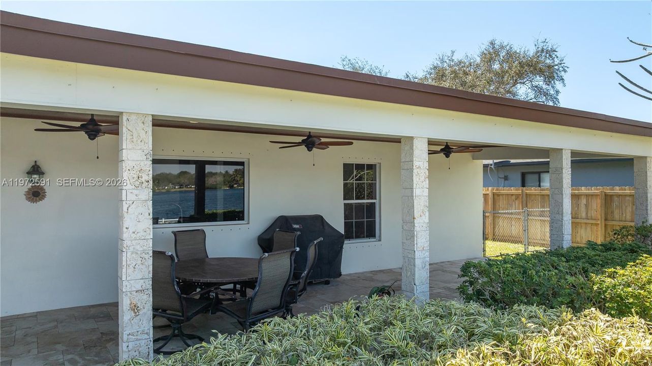 Activo con contrato: $749,000 (3 camas, 2 baños, 1660 Pies cuadrados)