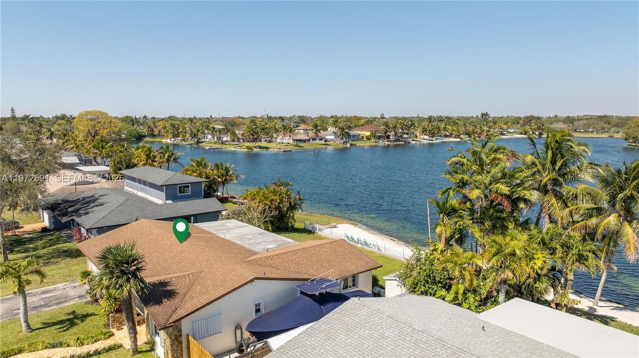 Activo con contrato: $749,000 (3 camas, 2 baños, 1660 Pies cuadrados)