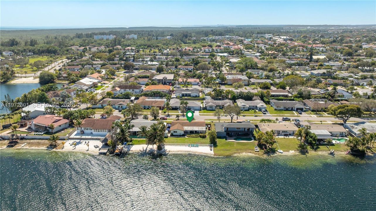 Activo con contrato: $749,000 (3 camas, 2 baños, 1660 Pies cuadrados)