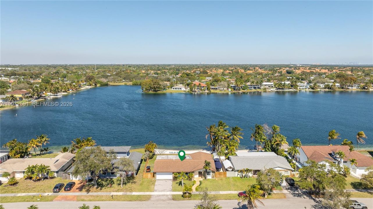 Activo con contrato: $749,000 (3 camas, 2 baños, 1660 Pies cuadrados)
