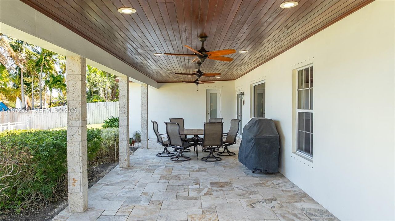 Activo con contrato: $749,000 (3 camas, 2 baños, 1660 Pies cuadrados)