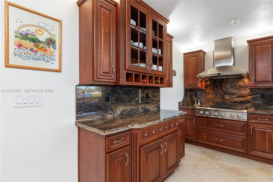 Activo con contrato: $749,000 (3 camas, 2 baños, 1660 Pies cuadrados)
