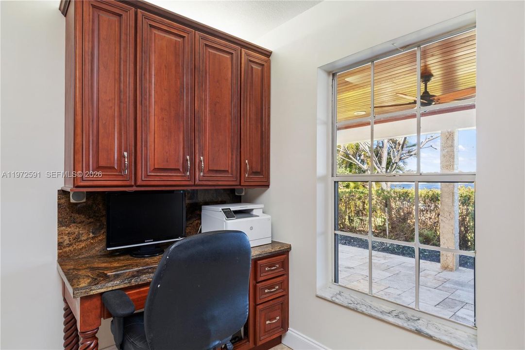Activo con contrato: $749,000 (3 camas, 2 baños, 1660 Pies cuadrados)