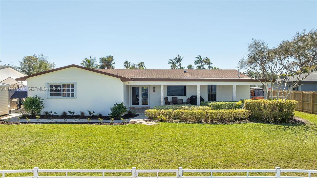 Activo con contrato: $749,000 (3 camas, 2 baños, 1660 Pies cuadrados)