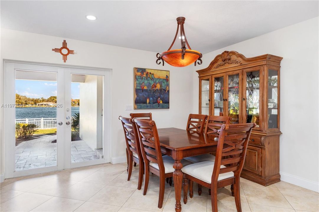Activo con contrato: $749,000 (3 camas, 2 baños, 1660 Pies cuadrados)