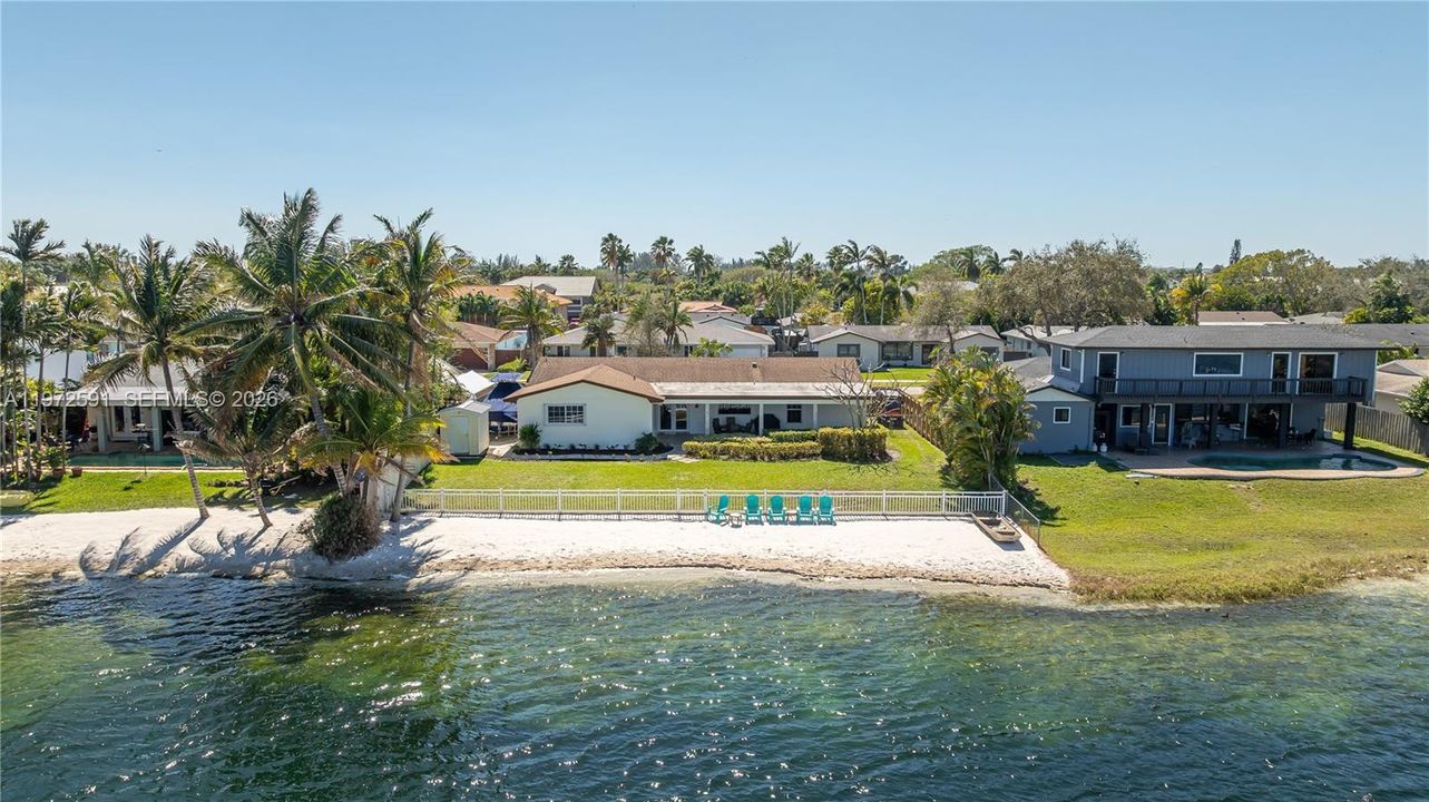 Activo con contrato: $749,000 (3 camas, 2 baños, 1660 Pies cuadrados)