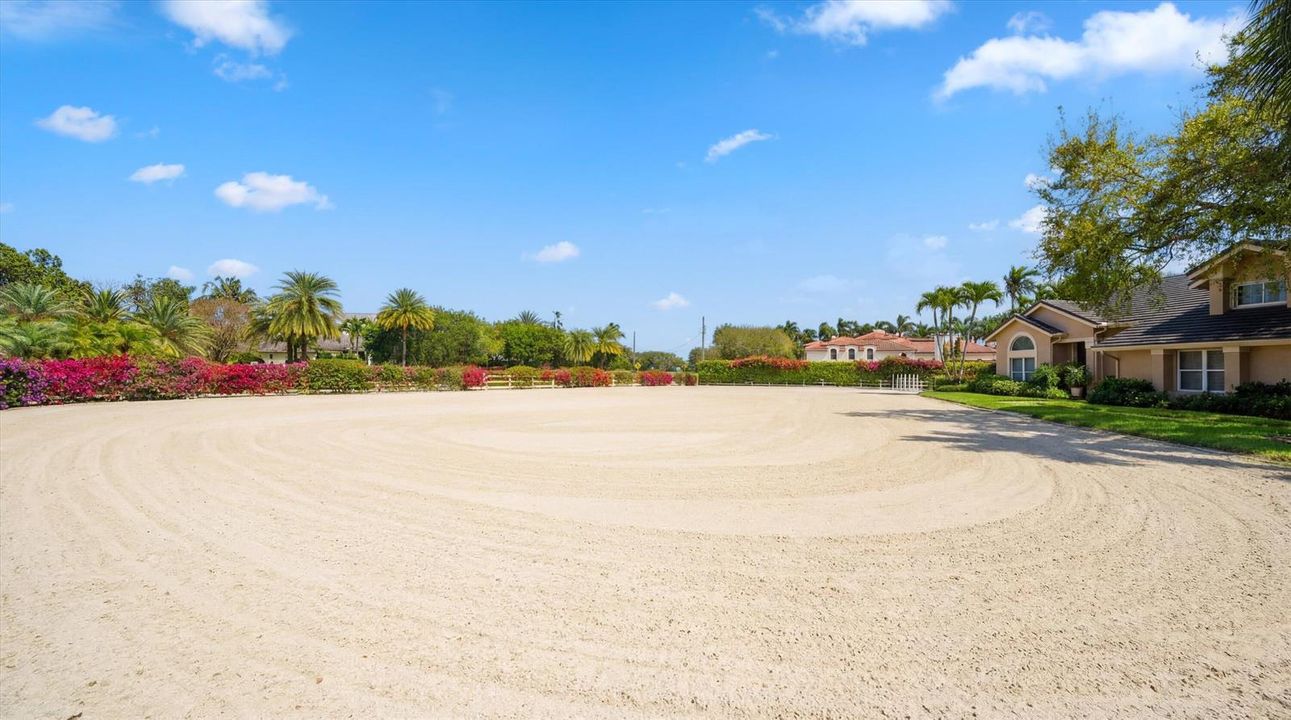 66-14911 equestrian way
