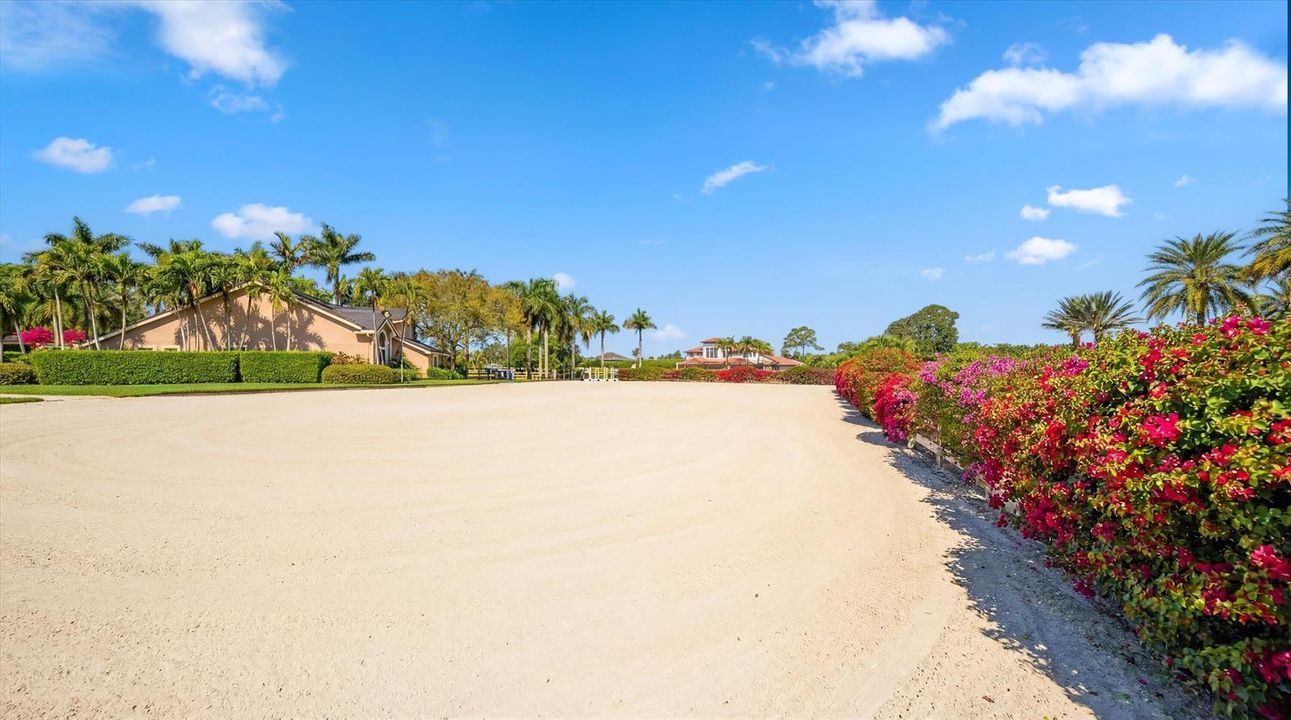 65-14911 equestrian way