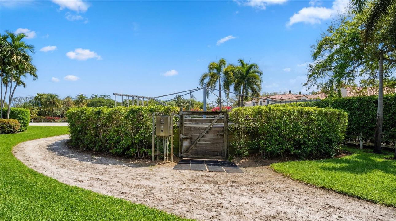63-14911 equestrian way