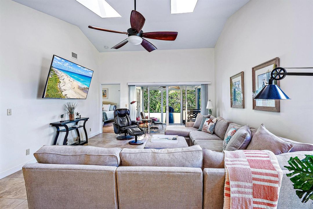 1528 Ocean Dunes Cir-15