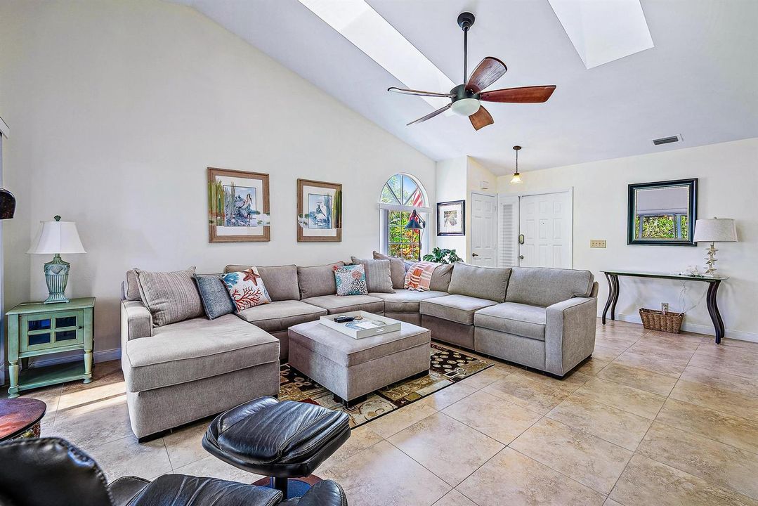 1528 Ocean Dunes Cir-16