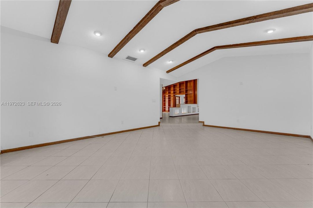 В аренду: $9,000 (5 спален, 4 ванн, 3639 Квадратных фут)