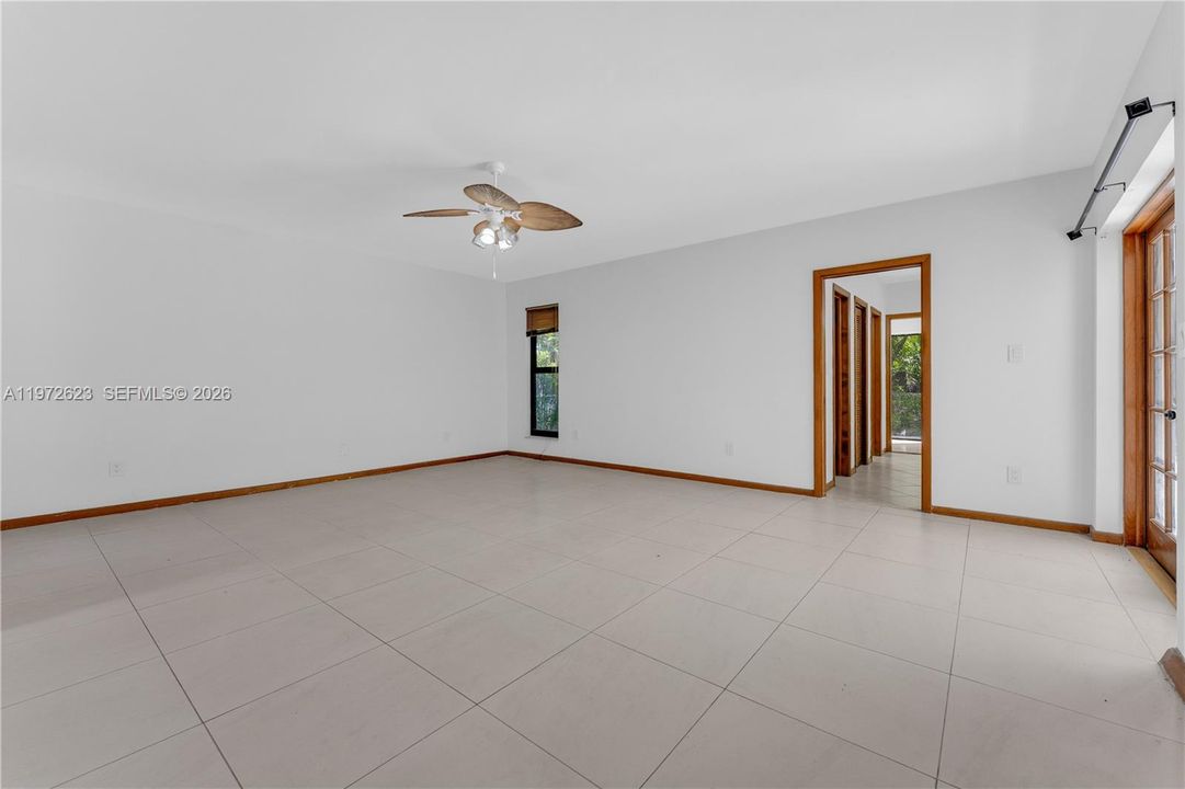 В аренду: $9,000 (5 спален, 4 ванн, 3639 Квадратных фут)