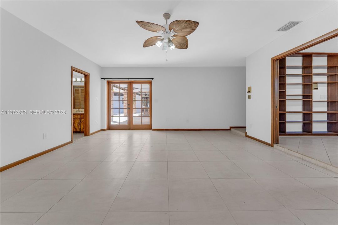 В аренду: $9,000 (5 спален, 4 ванн, 3639 Квадратных фут)