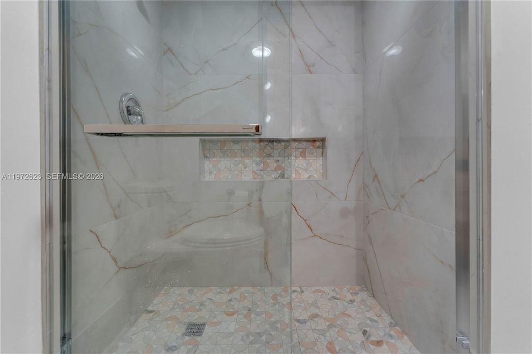 В аренду: $9,000 (5 спален, 4 ванн, 3639 Квадратных фут)