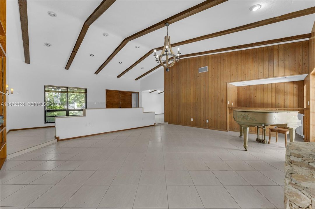 В аренду: $9,000 (5 спален, 4 ванн, 3639 Квадратных фут)
