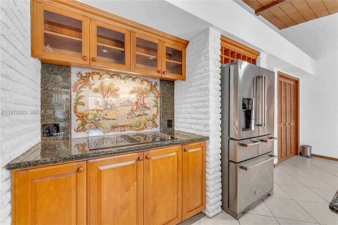 В аренду: $9,000 (5 спален, 4 ванн, 3639 Квадратных фут)