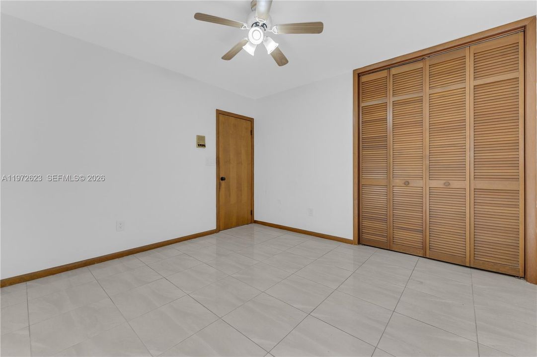 В аренду: $9,000 (5 спален, 4 ванн, 3639 Квадратных фут)
