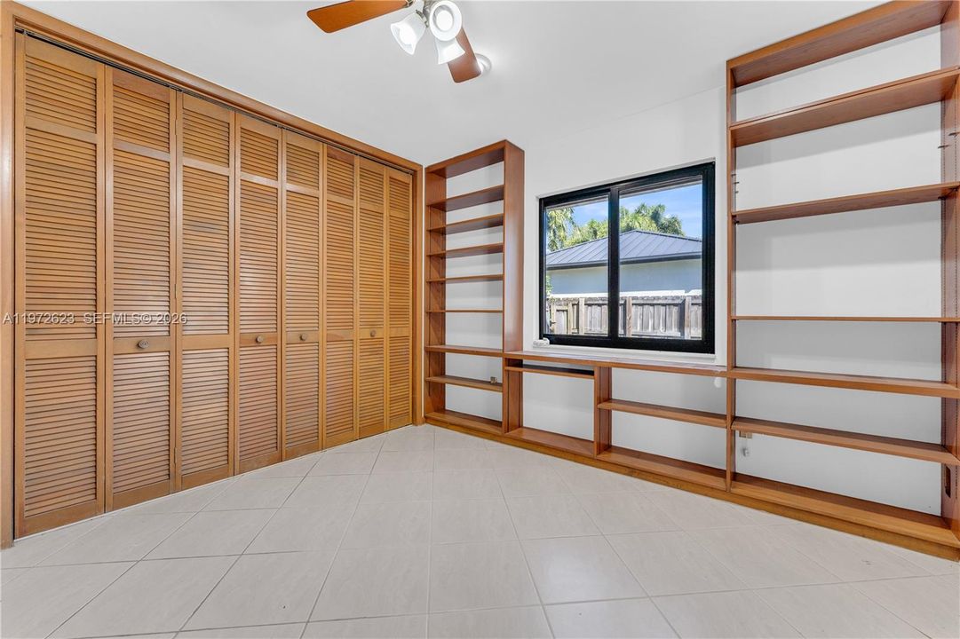 В аренду: $9,000 (5 спален, 4 ванн, 3639 Квадратных фут)