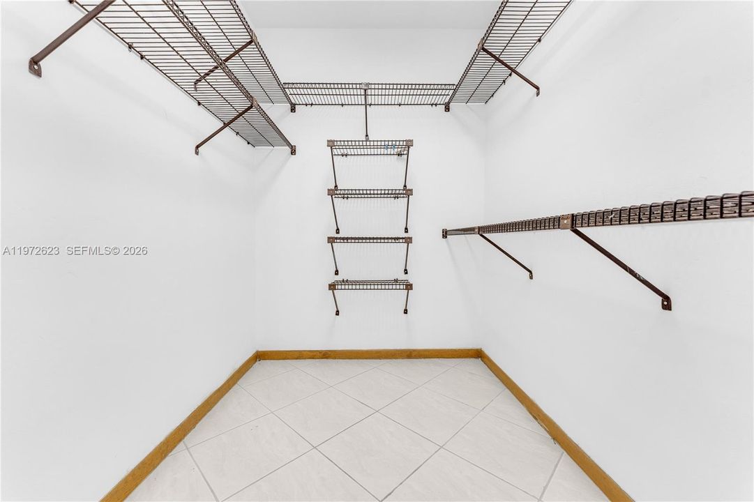 В аренду: $9,000 (5 спален, 4 ванн, 3639 Квадратных фут)