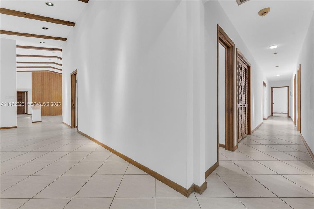 В аренду: $9,000 (5 спален, 4 ванн, 3639 Квадратных фут)