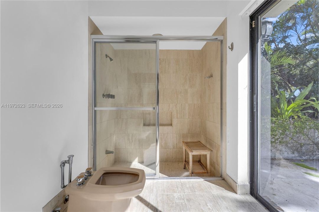 В аренду: $9,000 (5 спален, 4 ванн, 3639 Квадратных фут)