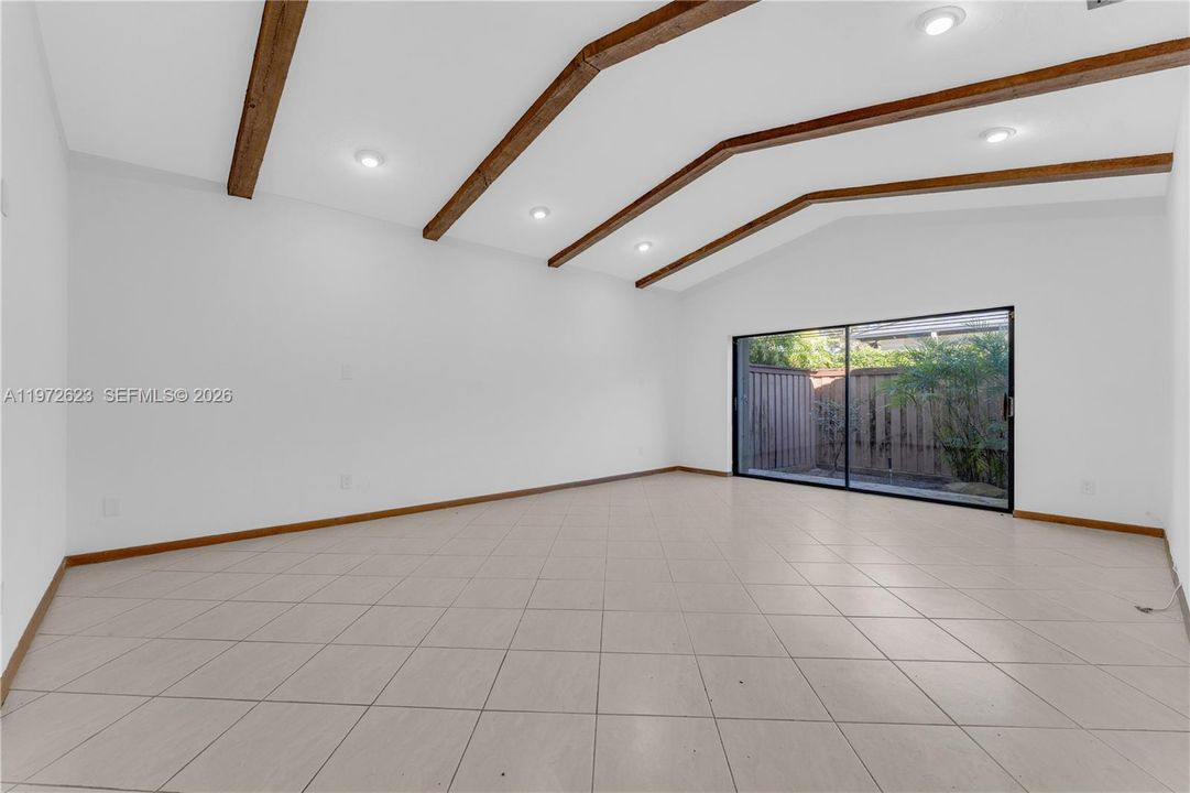 В аренду: $9,000 (5 спален, 4 ванн, 3639 Квадратных фут)