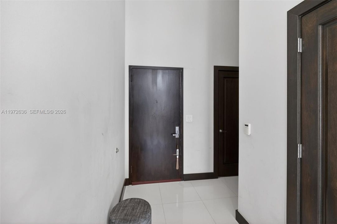 En Venta: $1,600,000 (3 camas, 2 baños, 1870 Pies cuadrados)