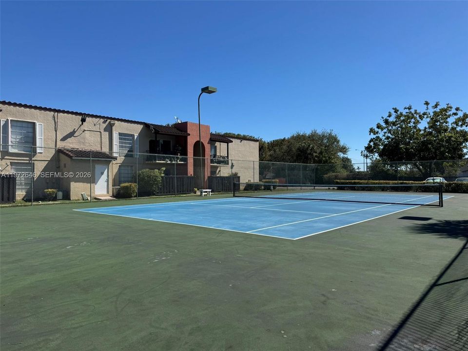 Active With Contract: $179,000 (1 beds, 1 baths, 709 Square Feet)