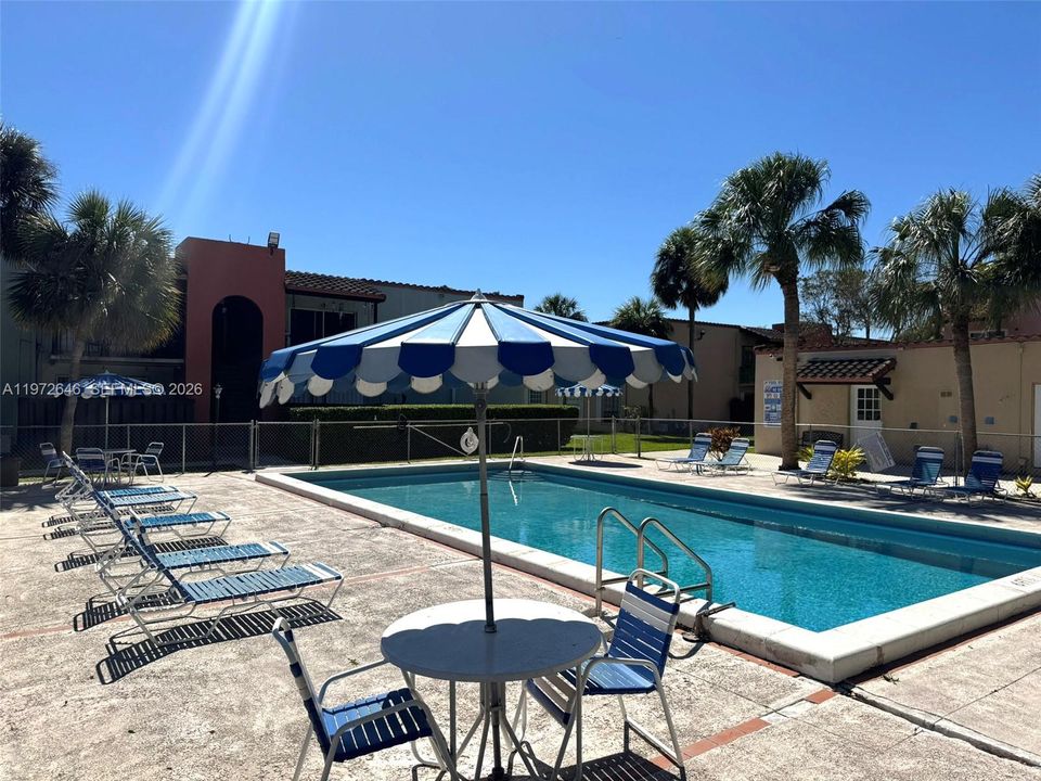 Active With Contract: $179,000 (1 beds, 1 baths, 709 Square Feet)
