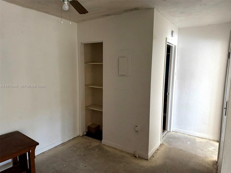 Active With Contract: $179,000 (1 beds, 1 baths, 709 Square Feet)