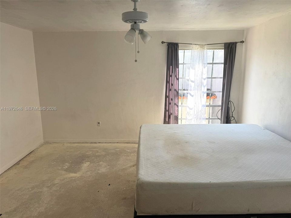 Active With Contract: $179,000 (1 beds, 1 baths, 709 Square Feet)