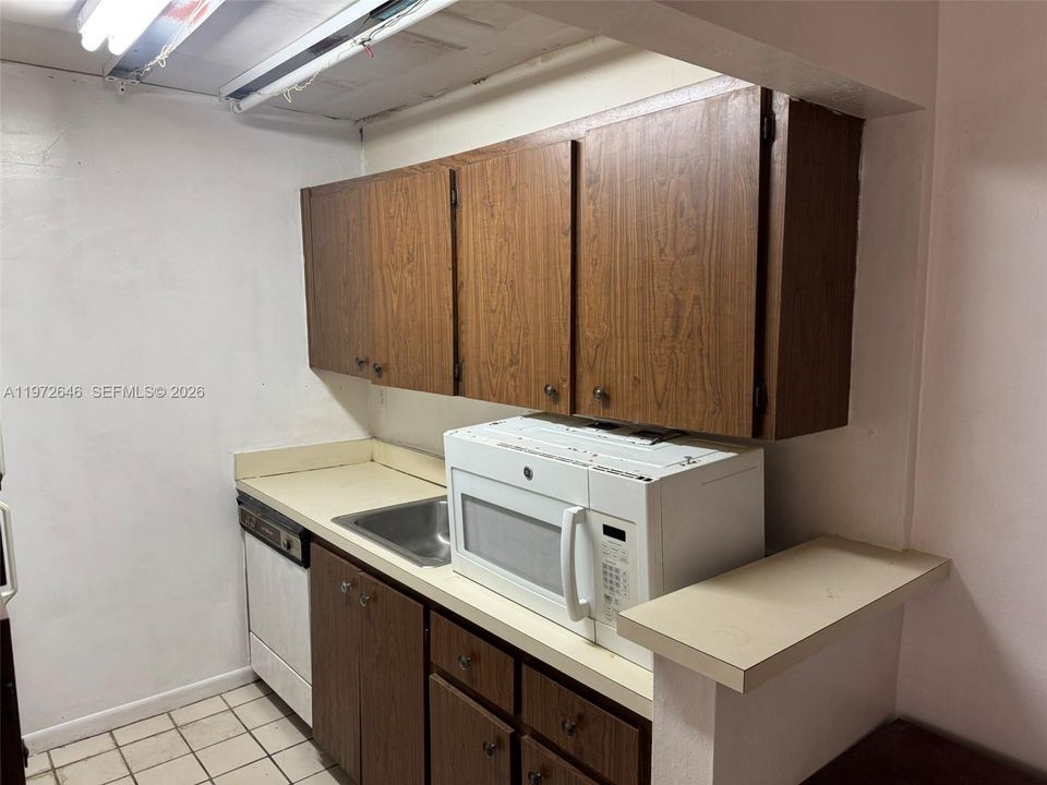 Active With Contract: $179,000 (1 beds, 1 baths, 709 Square Feet)