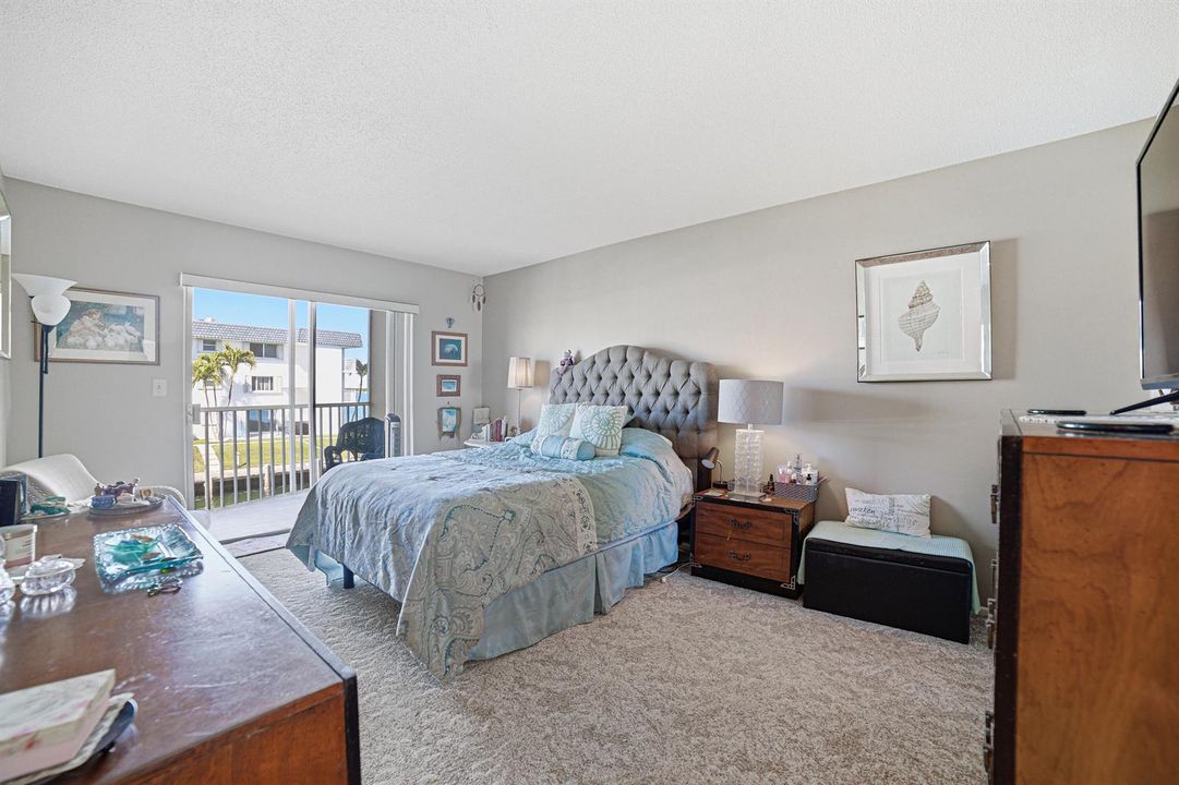 207-Bedroom1