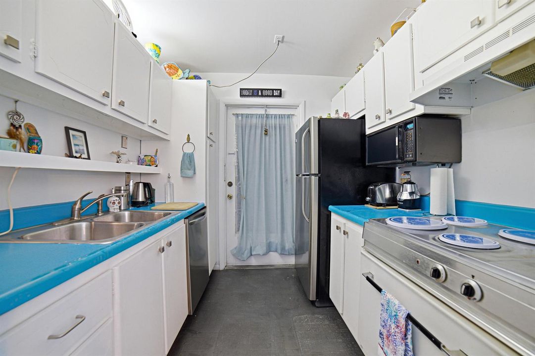 207-Kitchen