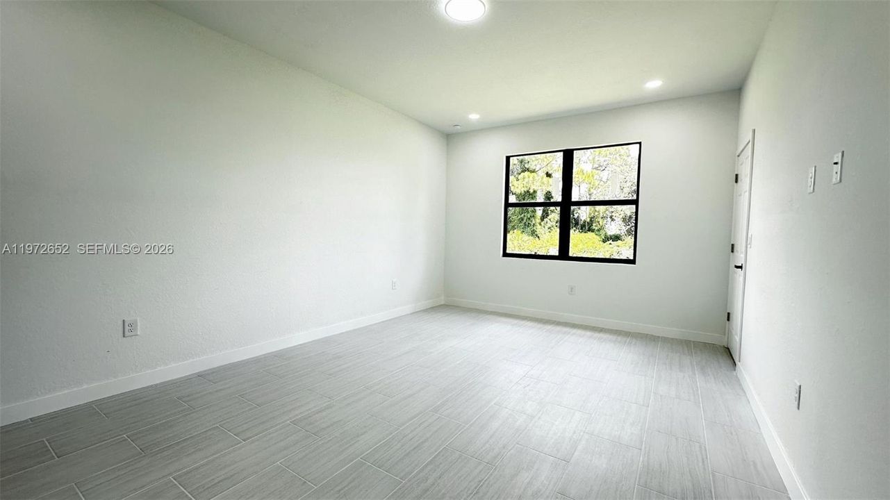 Vendido Recientemente: $295,000 (3 camas, 2 baños, 1600 Pies cuadrados)
