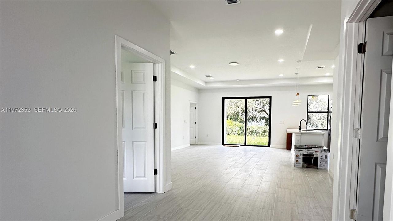 Vendido Recientemente: $295,000 (3 camas, 2 baños, 1600 Pies cuadrados)