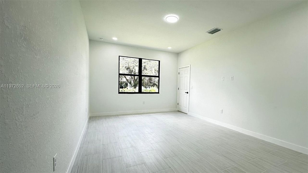 Vendido Recientemente: $295,000 (3 camas, 2 baños, 1600 Pies cuadrados)