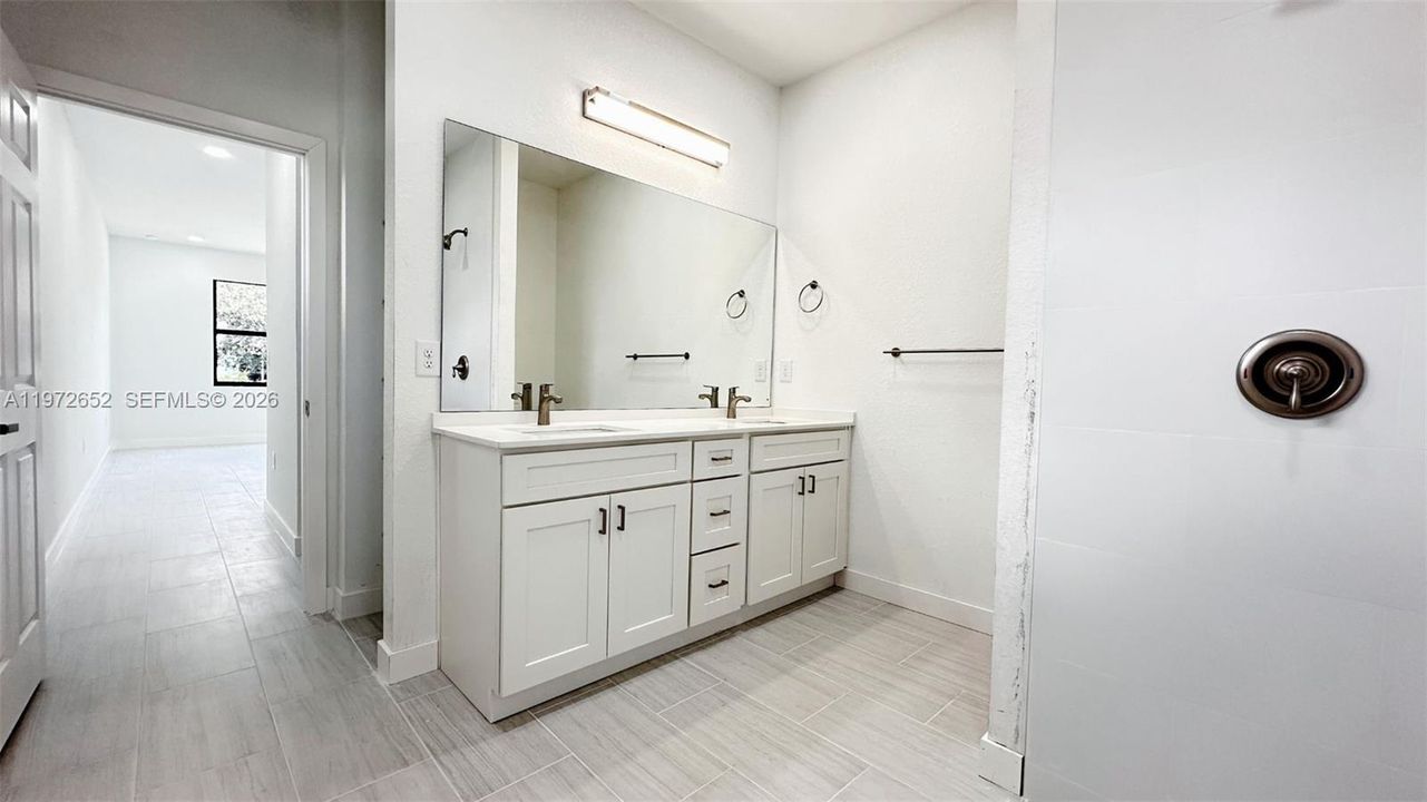 Vendido Recientemente: $295,000 (3 camas, 2 baños, 1600 Pies cuadrados)