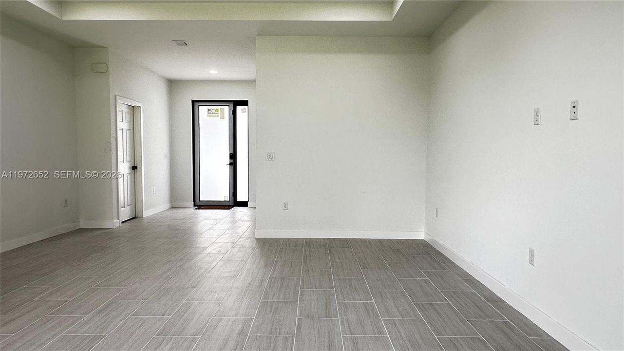 Vendido Recientemente: $295,000 (3 camas, 2 baños, 1600 Pies cuadrados)