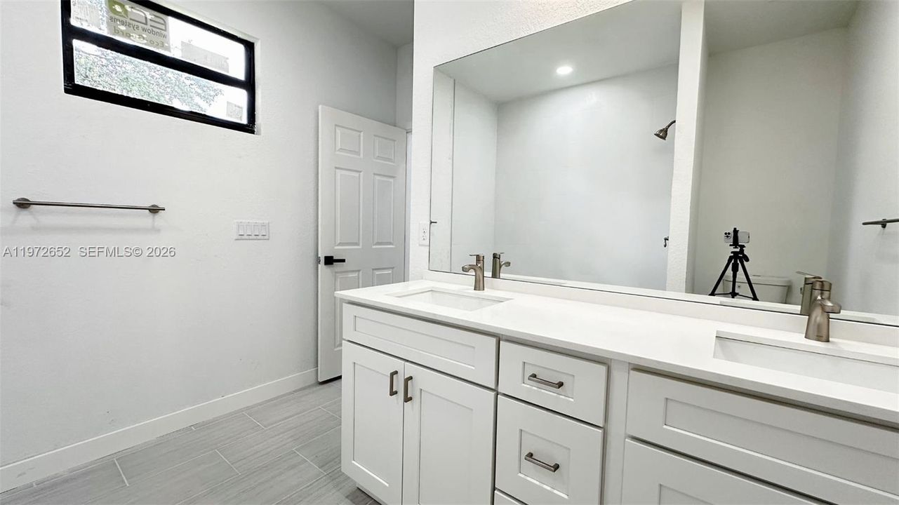 Vendido Recientemente: $295,000 (3 camas, 2 baños, 1600 Pies cuadrados)