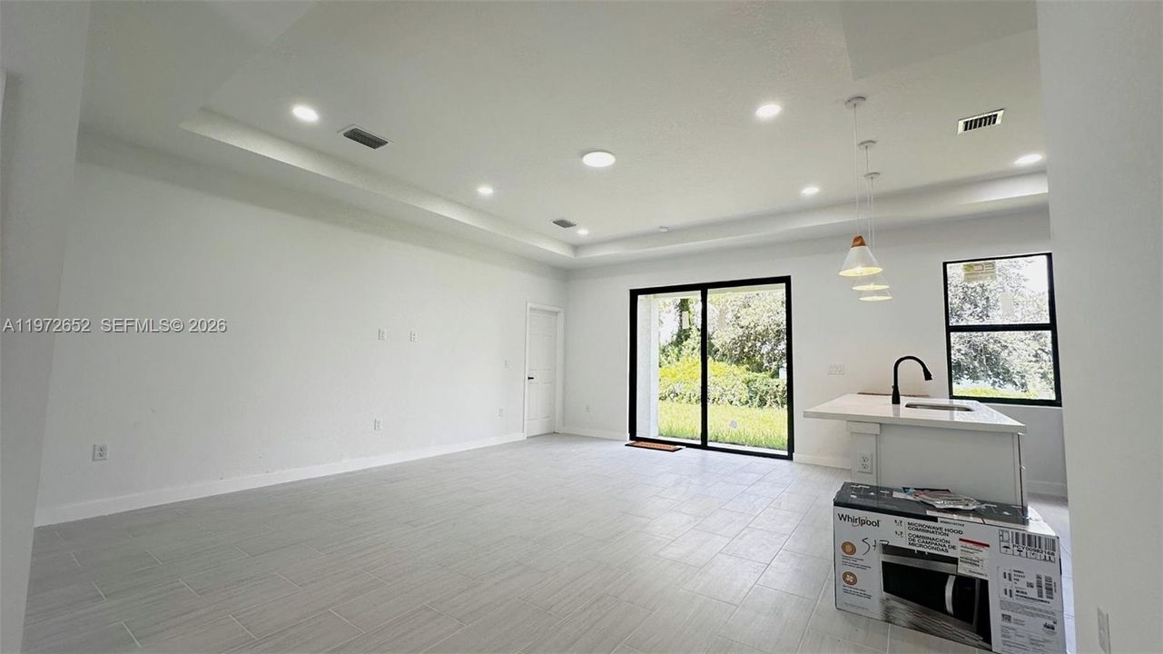 Vendido Recientemente: $295,000 (3 camas, 2 baños, 1600 Pies cuadrados)