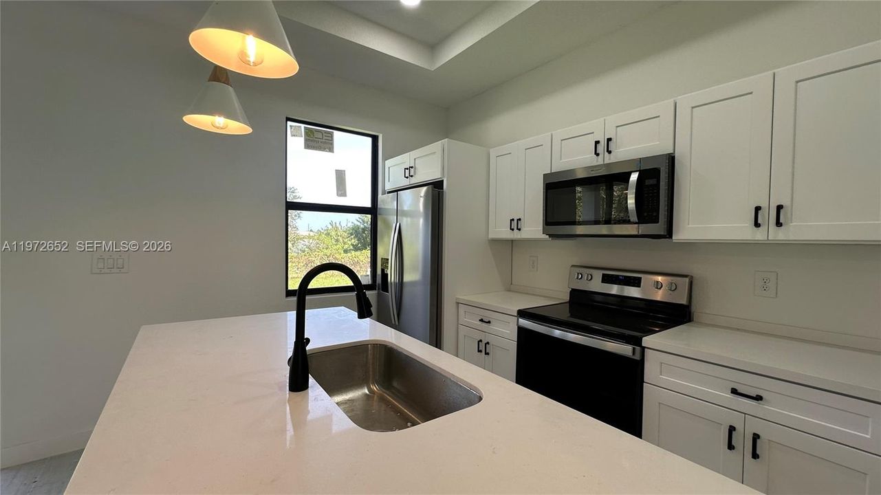 Vendido Recientemente: $295,000 (3 camas, 2 baños, 1600 Pies cuadrados)